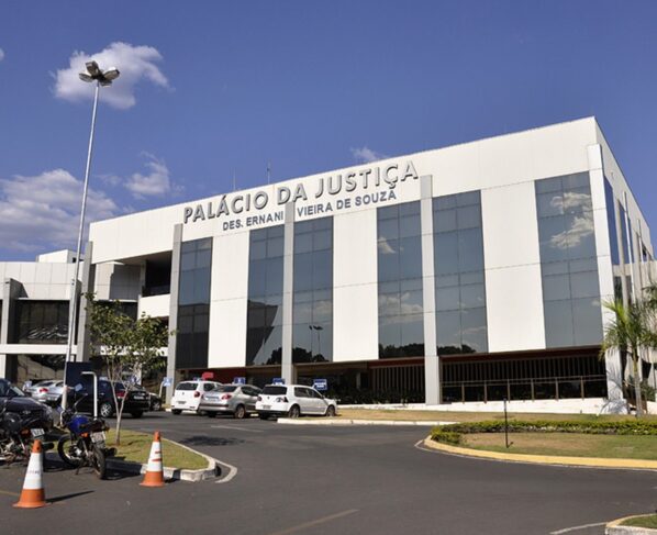 Apesar da proibição, Tribunal de Justiça de Mato Grosso paga "vale-ceia" de R$ 10 mil a magistrados