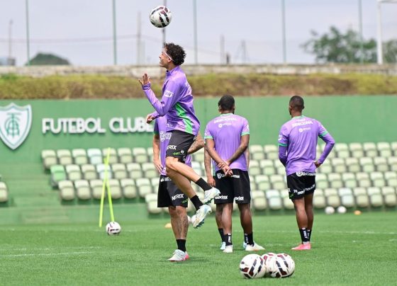 América-MG x CRB: onde assistir, escalações e tudo sobre o duelo decisivo da Série B. Imagem: Mourão Panda/América-MG