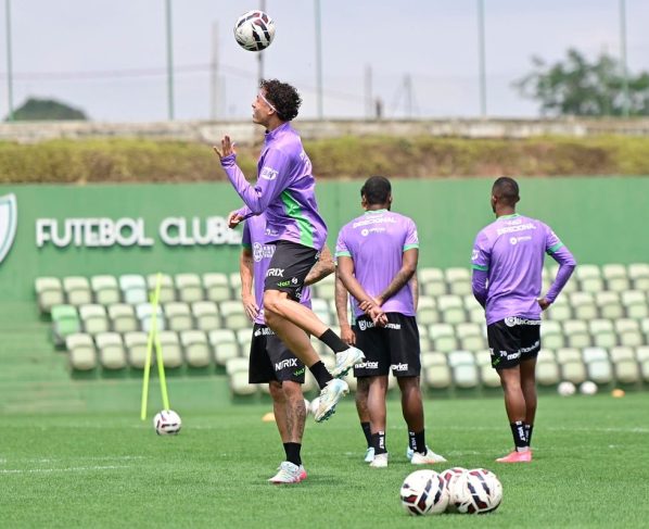 América-MG x CRB: onde assistir, escalações e tudo sobre o duelo decisivo da Série B. Imagem: Mourão Panda/América-MG