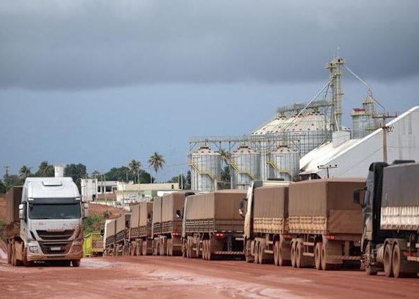 Guerra no Irã: Alta do petróleo pode elevar custos de produção, energia e logística em Mato Grosso, avalia Fiemt