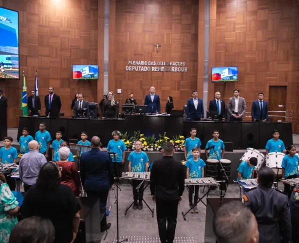 ALMT homenageia cidadãos em sessão especial