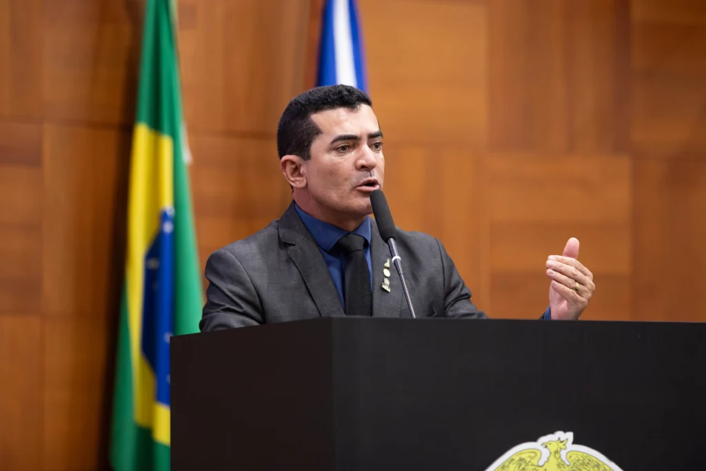 Elizeu debate segurança em congresso de fronteiras
