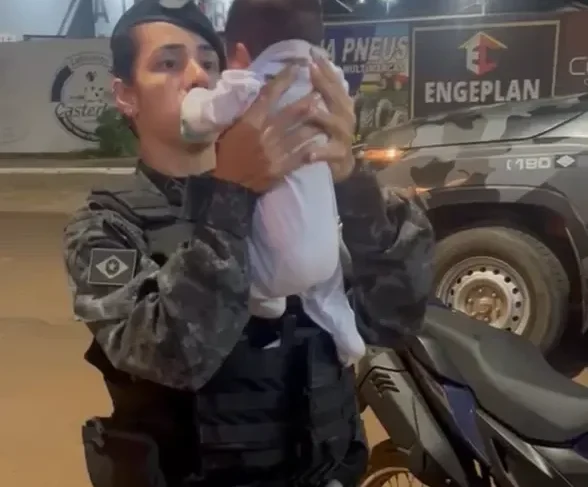 Policiais da Rotam salvam bebê engasgado em Juína