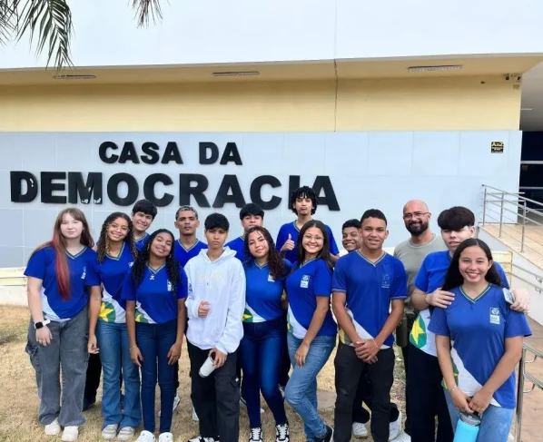 Seduc e TRE-MT impulsionam primeiro título de eleitor entre jovens