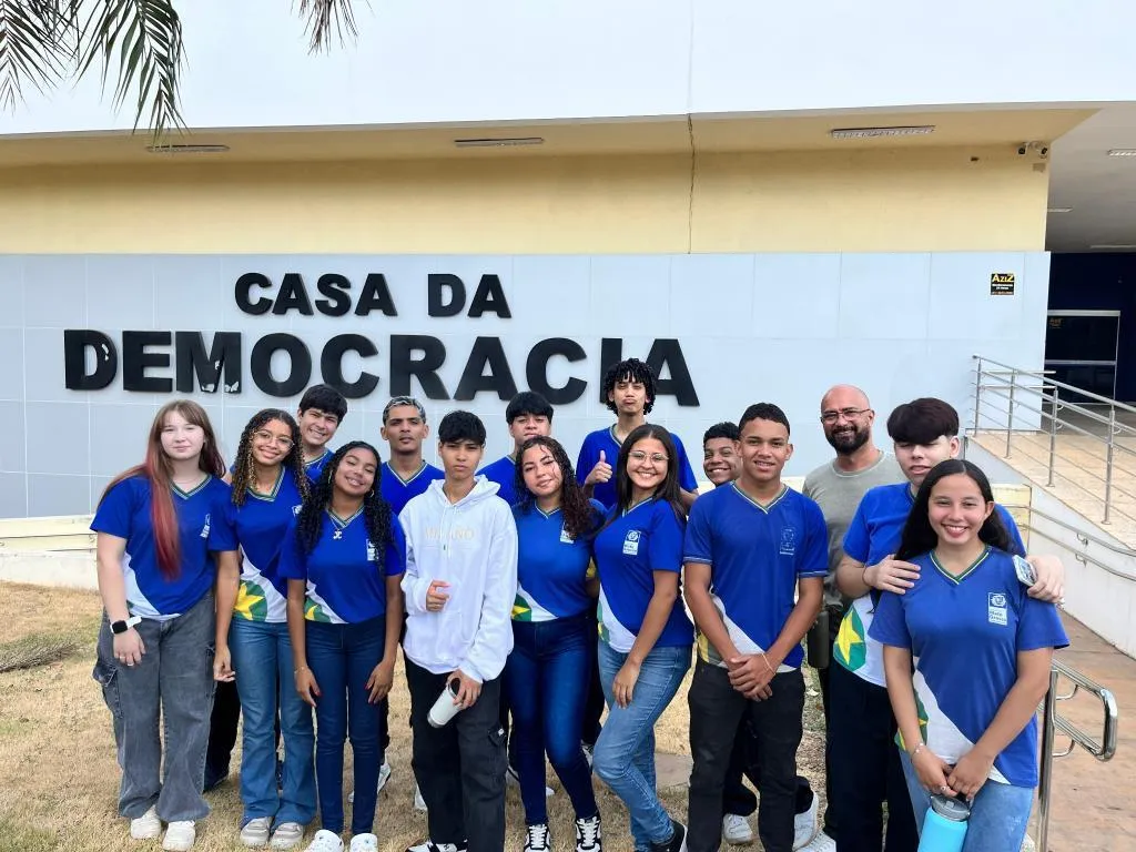 Seduc e TRE-MT impulsionam primeiro título de eleitor entre jovens