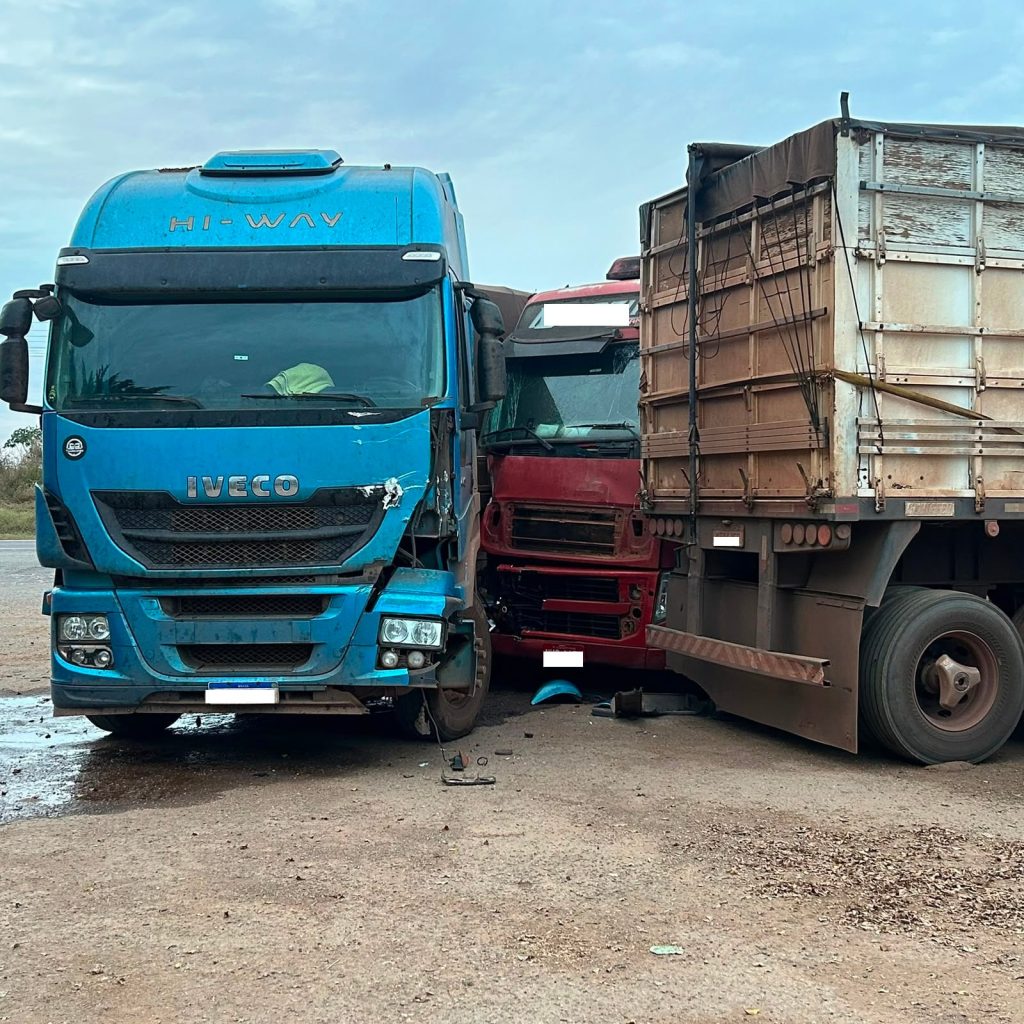 Colisão entre carretas na BR-163 deixa motorista ferido e quase atinge trabalhadores em empresa de Lucas do Rio Verde