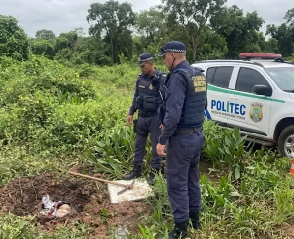 Corpo é encontrado enterrado em área de mata de Várzea Grande; polícia investiga o caso