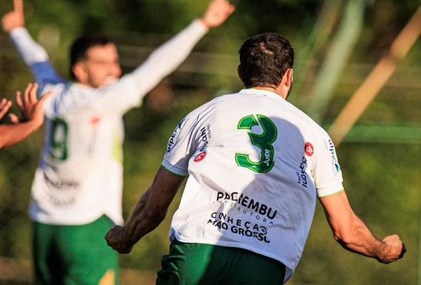 O Luverdense Esporte Clube garantiu a classificação para a segunda fase do Campeonato Brasileiro Série D ao vencer o Inhumas por 4 a 0, neste domingo (7), no Estádio Passo das Emas, em Lucas do Rio Verde. A partida foi válida pela última rodada da primeira fase da competição nacional.