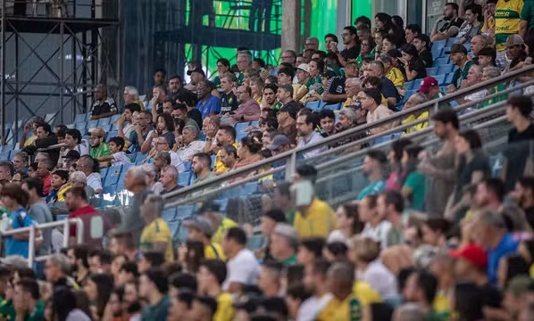 Torcida do Cuiabá na Arena Pantanal contra o Atlético-GO