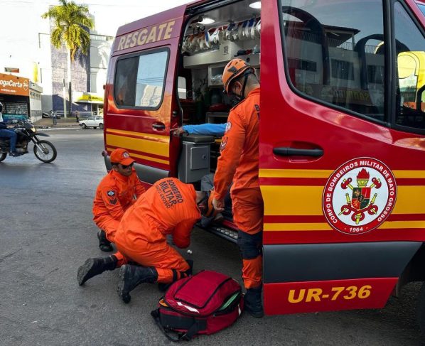 Bombeiros efetuando resgate