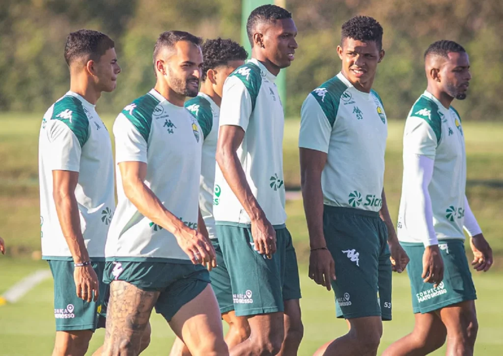 Cuiabá x Atlético-GO: onde assistir ao vivo, escalações e o que esperar do duelo da Série B. Imagem: AssCom Dourado