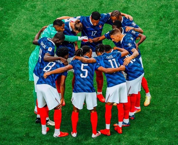 França x Inglaterra: onde assistir, horário e prováveis escalações da disputa pelo 3º lugar da Copa do Mundo 2026. Imagem: FFF