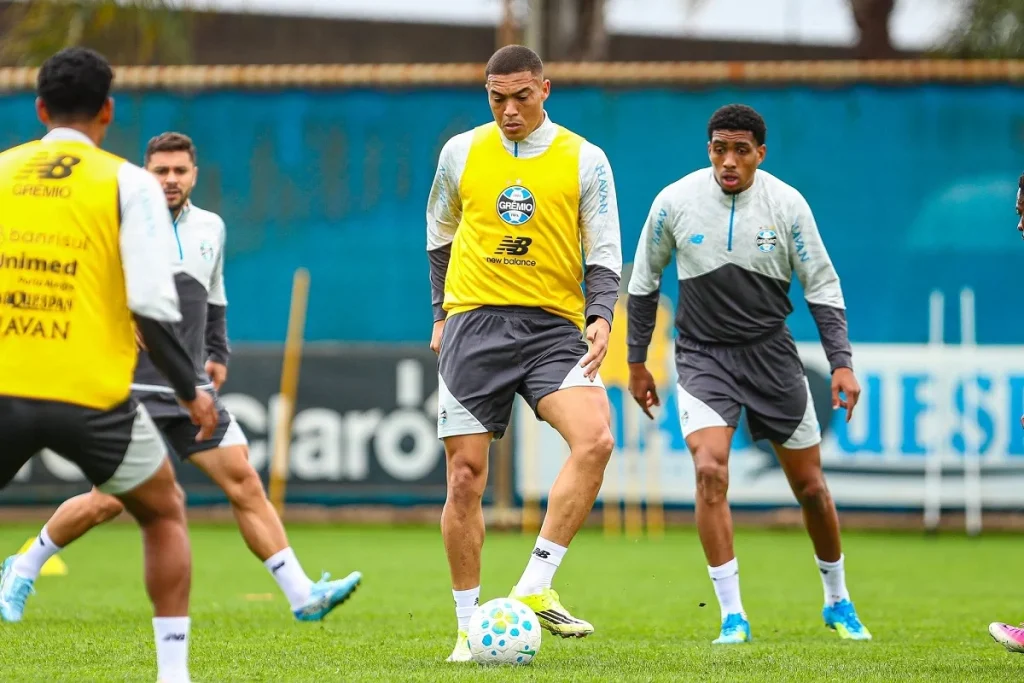 Grêmio x Fluminense: onde assistir ao vivo, horário e tudo sobre o duelo pela 20ª rodada do Brasileirão. Imagem: Lucas Uebel/GFBPA