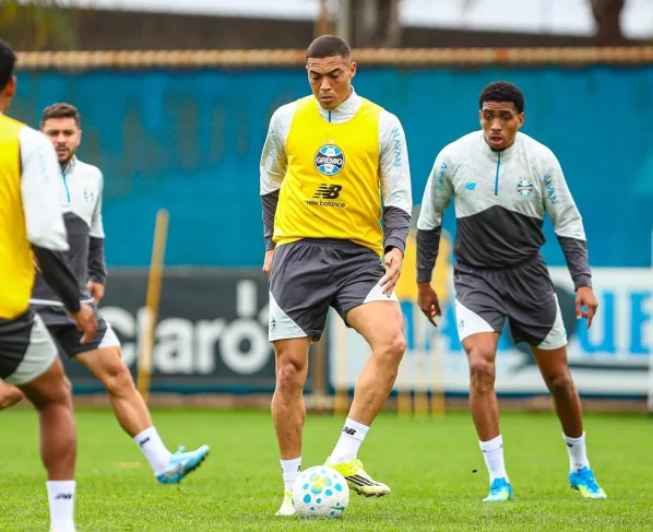 Grêmio x Fluminense: onde assistir ao vivo, horário e tudo sobre o duelo pela 20ª rodada do Brasileirão. Imagem: Lucas Uebel/GFBPA