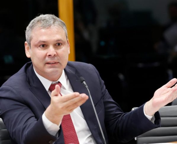 Não orar é pecado, afirma teólogo Dieudonné Tamfu