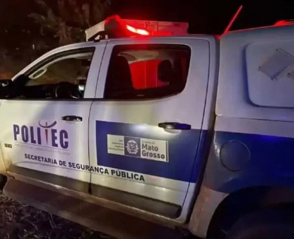 Viatura da politec estacionada à noite