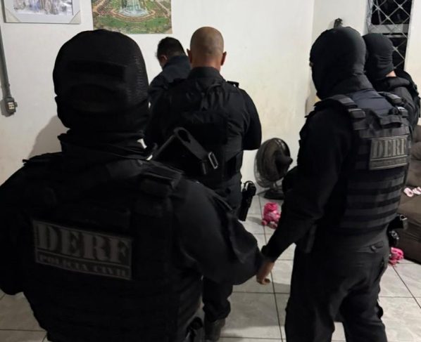 Policiais da DERF