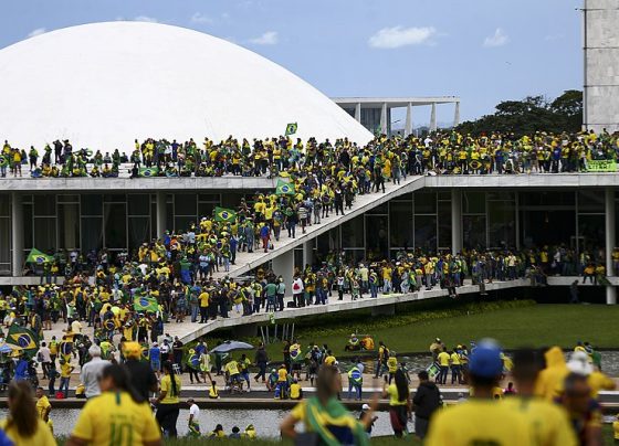 Debate sobre vestimenta em igrejas históricas é reacendido