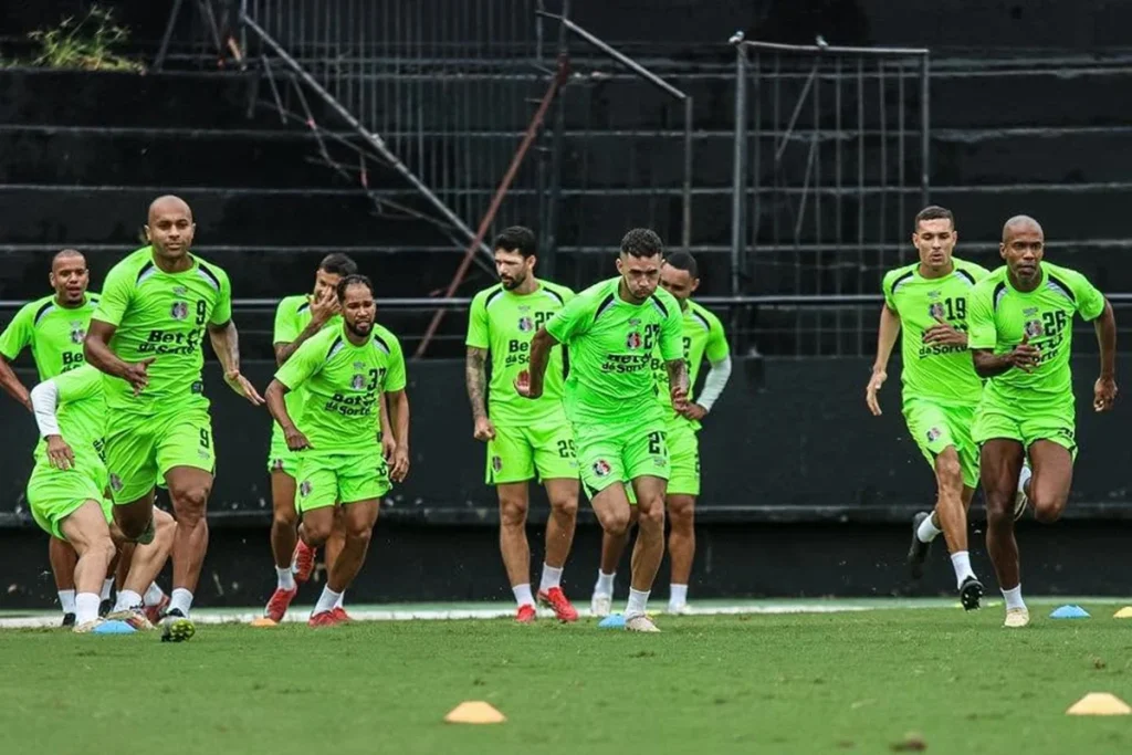 Santa Cruz x Figueirense: onde assistir ao vivo e tudo sobre o jogo da Série C. Imagem: Divulgação Santa Cruz