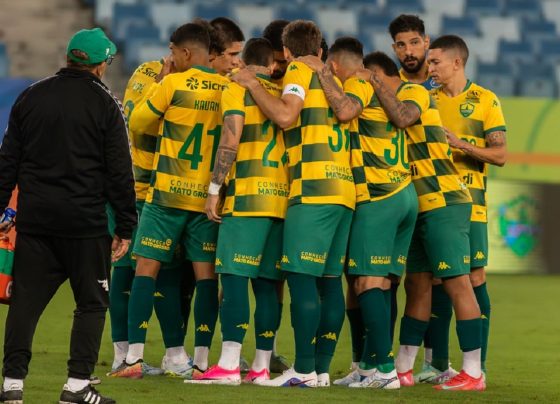 São Bernardo x Cuiabá: onde assistir ao vivo e prováveis escalações pela Série B. Imagem: AssCom Dourado