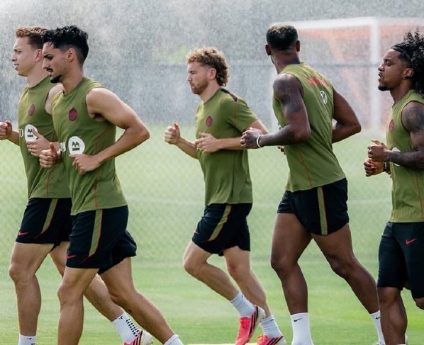Canadá x Marrocos: quem avança às quartas? Veja escalações e onde assistir. Imagem: Seleção canadense