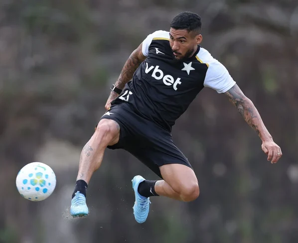 Botafogo x Athletico-PR: onde assistir, horário e escalações. Imagem: Vitor Silva /BFR