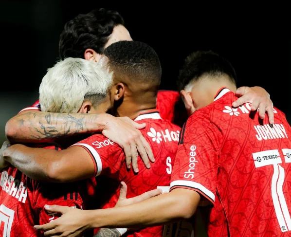 FLAMENGO ATROPELA O MIRASSOL, VENCE POR 5 A 1 E COLA NA LIDERANÇA DO BRASILEIRÃO