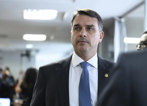 Flávio Bolsonaro respeita decisão do PP e busca vice até 5 de agosto