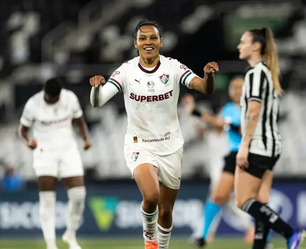 Fluminense vence Botafogo e mantém sonho no Brasileirão