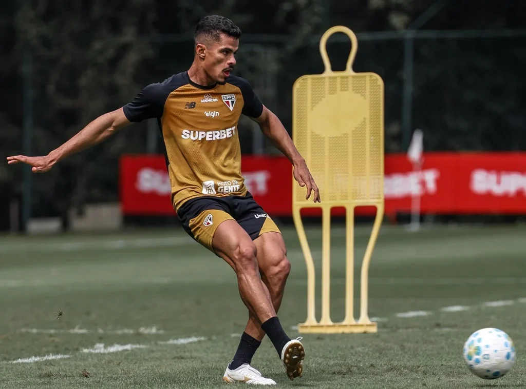 São Paulo x RB Bragantino: onde assistir ao vivo e escalações do jogaço pelo Brasileirão. Imagem: Erico Leonan São Paulo FC