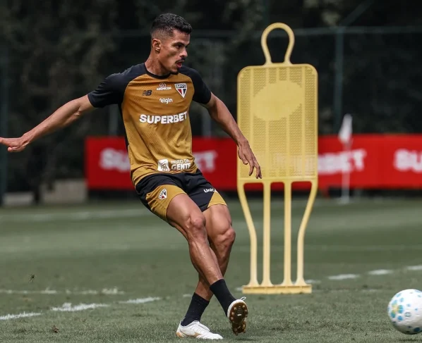 São Paulo x RB Bragantino: onde assistir ao vivo e escalações do jogaço pelo Brasileirão. Imagem: Erico Leonan São Paulo FC