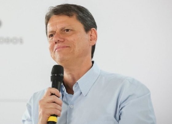 Tarcísio sobre urnas eletrônicas: 'Confio absolutamente na segurança'