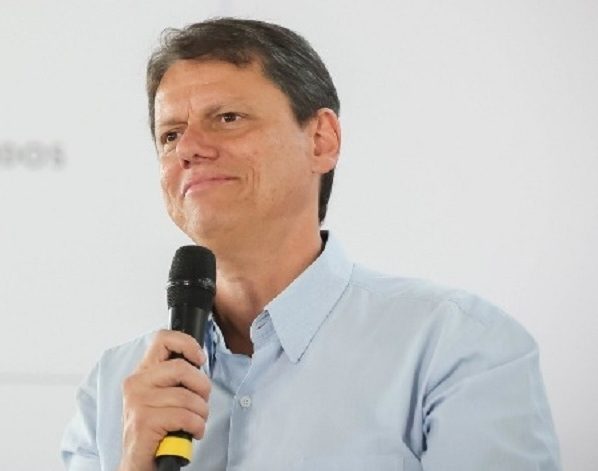 Tarcísio sobre urnas eletrônicas: 'Confio absolutamente na segurança'