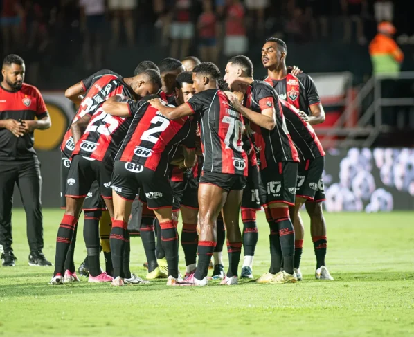 Vitória x Athletico-PR: onde assistir ao vivo e quem fica com a vaga nas quartas da Copa do Brasil. Imagem: Victor Ferreira/EC Vitória