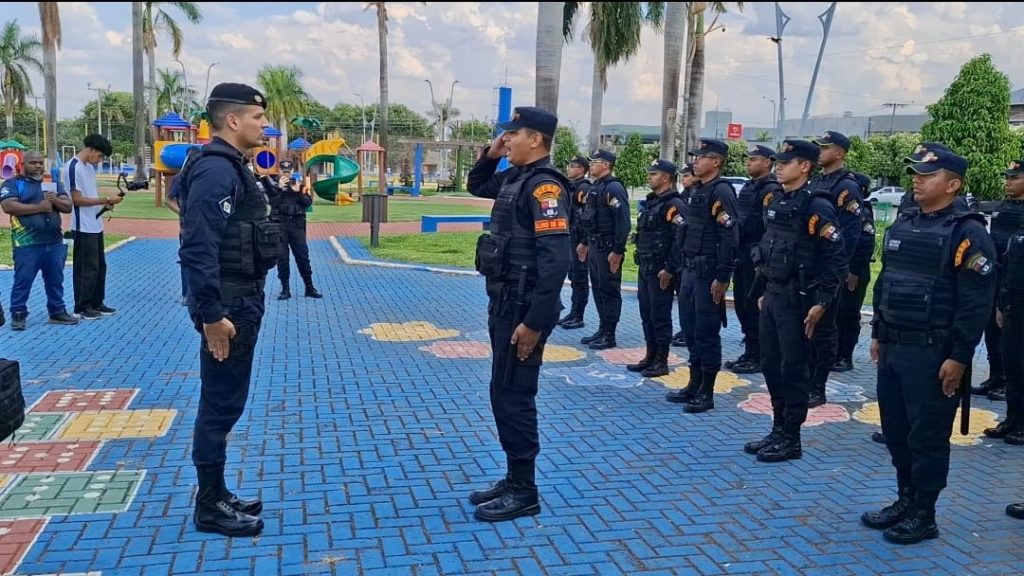Ação integra teoria e prática no curso de formação, promovendo a aproximação com os cidadãos e intensificando o policiamento na região central e pontos estratégicos do município.