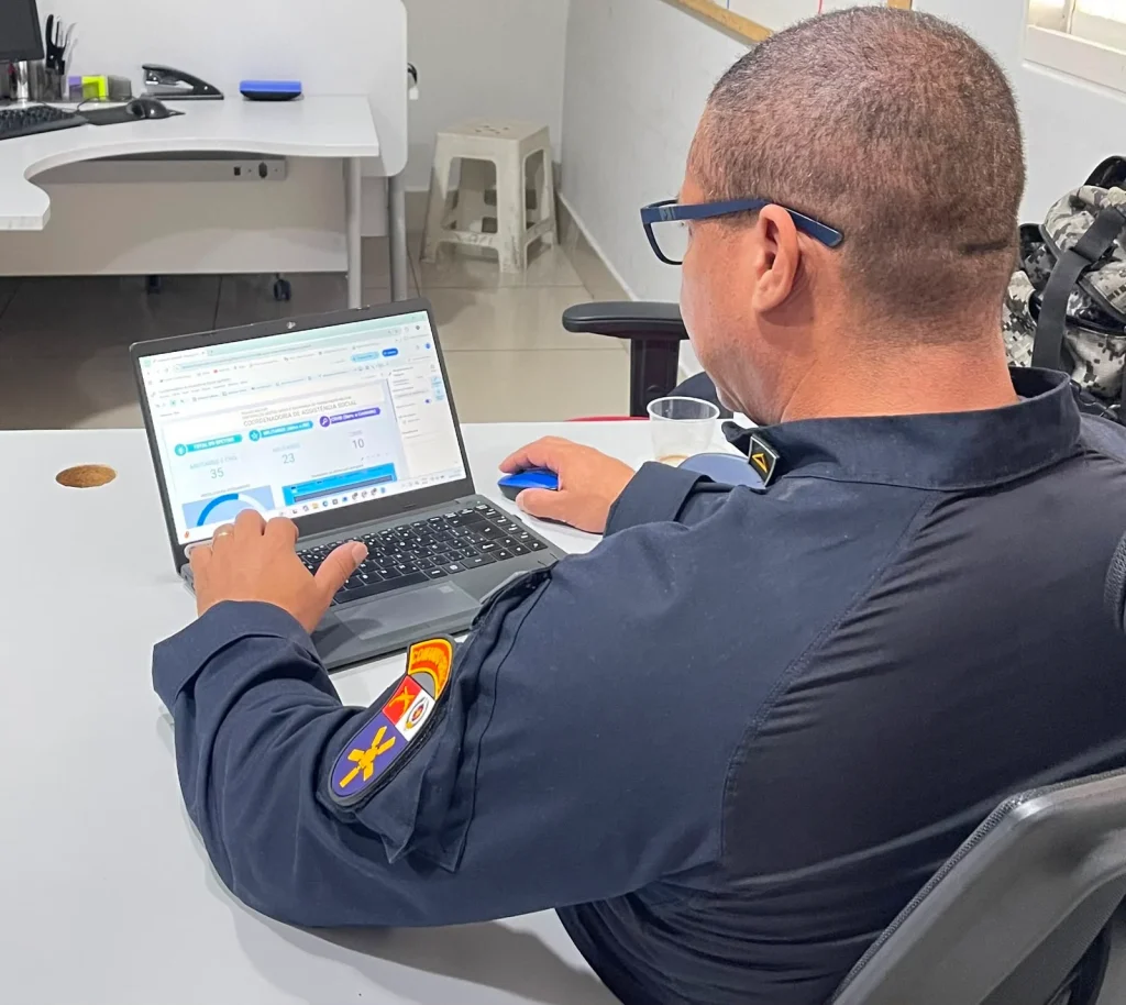Uso de inteligência artificial no trabalho cresce e amplia demanda por profissionais qualificados para a indústria