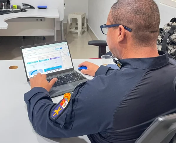 Uso de inteligência artificial no trabalho cresce e amplia demanda por profissionais qualificados para a indústria