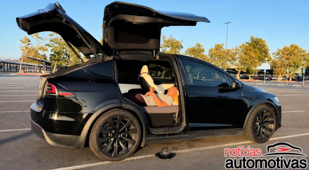 Homem Mora Em Um Tesla 1