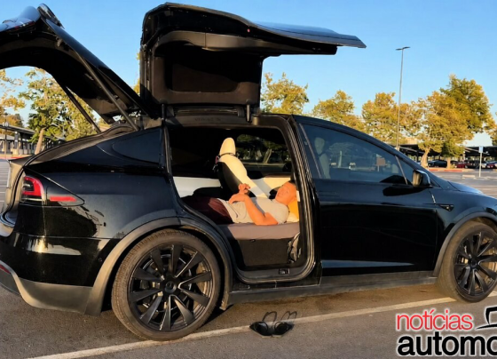 Homem Mora Em Um Tesla 1