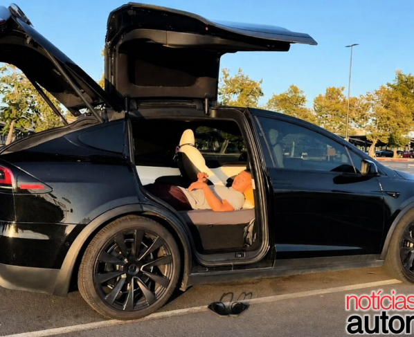 Homem Mora Em Um Tesla 1