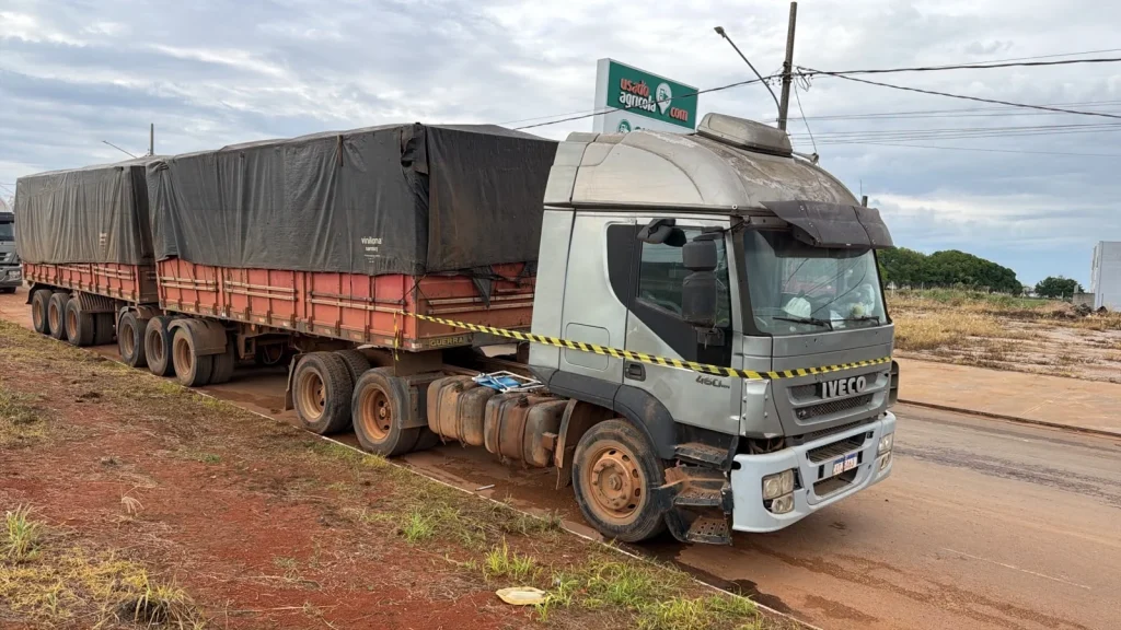 Caminhoneiro é encontrado morto dentro de caminhão na região da MT 449, em Lucas do Rio Verde. Circunstâncias da morte serão apuradas.