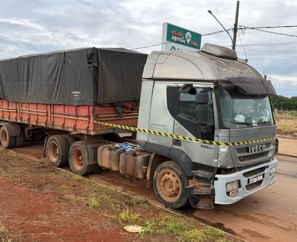 Caminhoneiro é encontrado morto dentro de caminhão na região da MT 449, em Lucas do Rio Verde. Circunstâncias da morte serão apuradas.