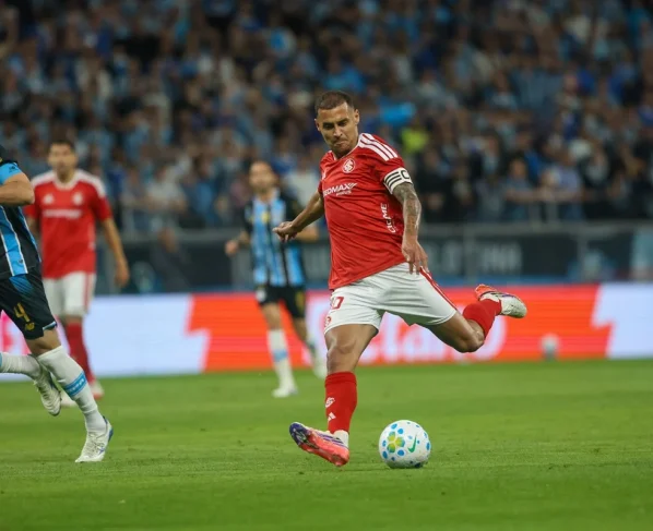 Grêmio x Inter: onde assistir ao vivo no Brasileirão, horário e prováveis escalações. Imagem: Ricardo Duarte/SCI