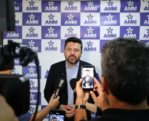 Hemerson Máximo, o Maninho, durante atividade da Associação Mato-grossense dos Municípios.