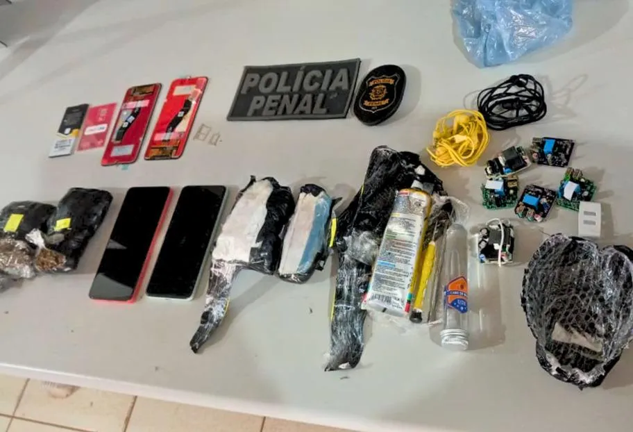 Drogas e celulares levam policial penal à prisão em Tangará