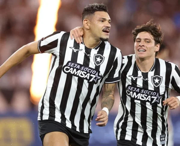 Botafogo vence Chapecoense com gol de Tiquinho Soares e põe fim a seca de atacantes