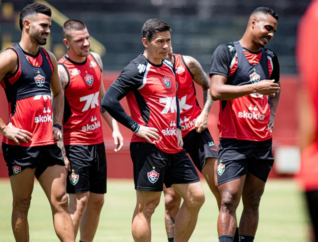 Vitória x Chapecoense: onde assistir e escalações do Brasileirão. Imagem: Victor Ferreira/EC Vitória