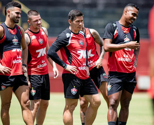 Vitória x Chapecoense: onde assistir e escalações do Brasileirão. Imagem: Victor Ferreira/EC Vitória