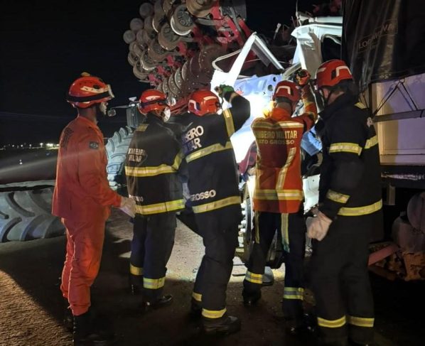 Acidente entre caminhonete, caminhão e trator deixa dois mortos na BR-158 em MT