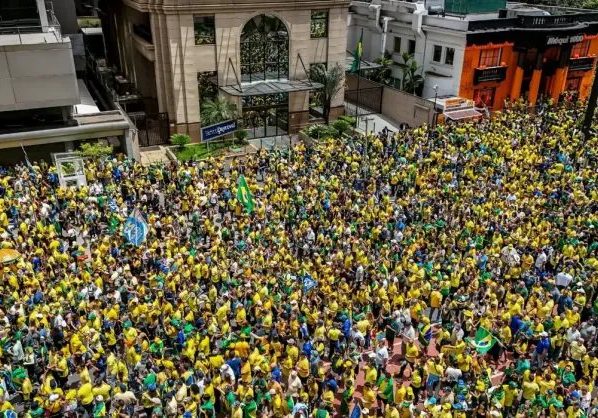 Campanha de Flávio Bolsonaro realiza manifestação na Paulista